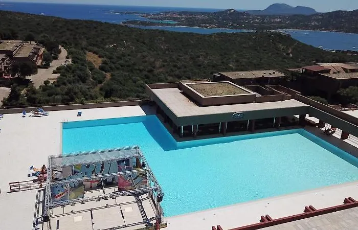 Hotel Villaggio Club Cugnana Verde 3*